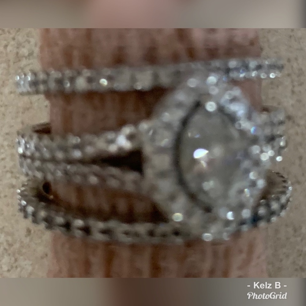 Diamond 💍 Ring - Picture 2 of 4